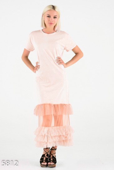 Персиковое платье-футболка с сетчатым подолом в пол