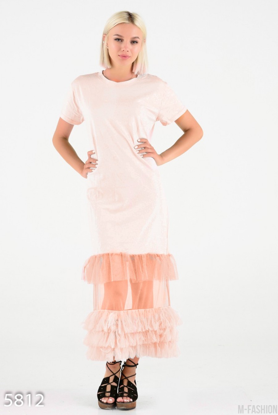 Персиковое платье-футболка с сетчатым подолом в пол - Фото 1