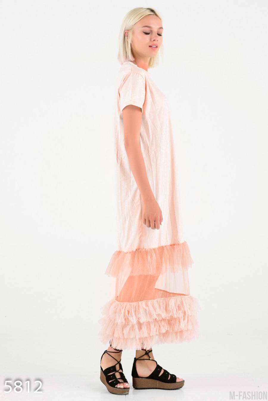 Персиковое платье-футболка с сетчатым подолом в пол- Фото 2