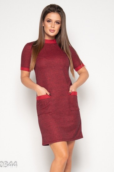 Красное платье с короткими рукавами и карманами