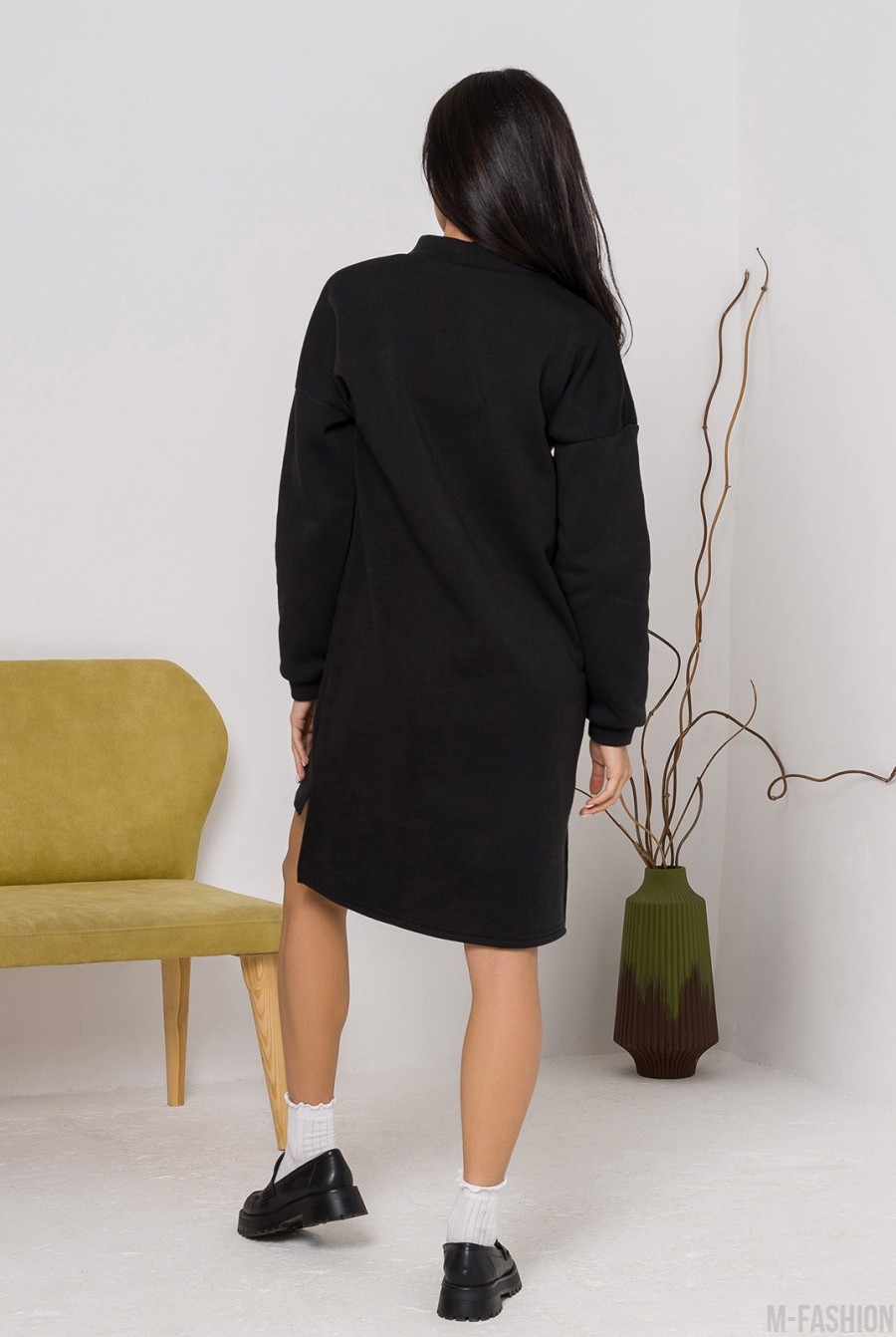 Черное утепленное флисом асимметричное платье- Фото 3