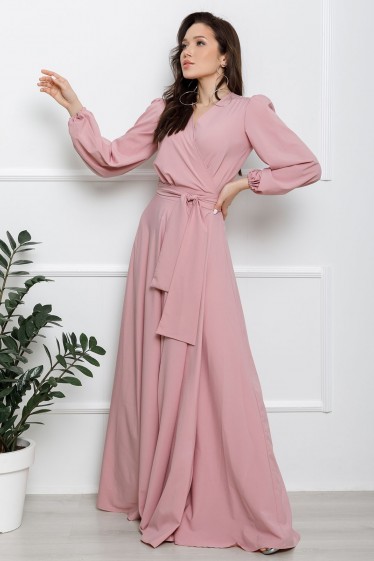 Розовое длинное платье с кроем на запах
