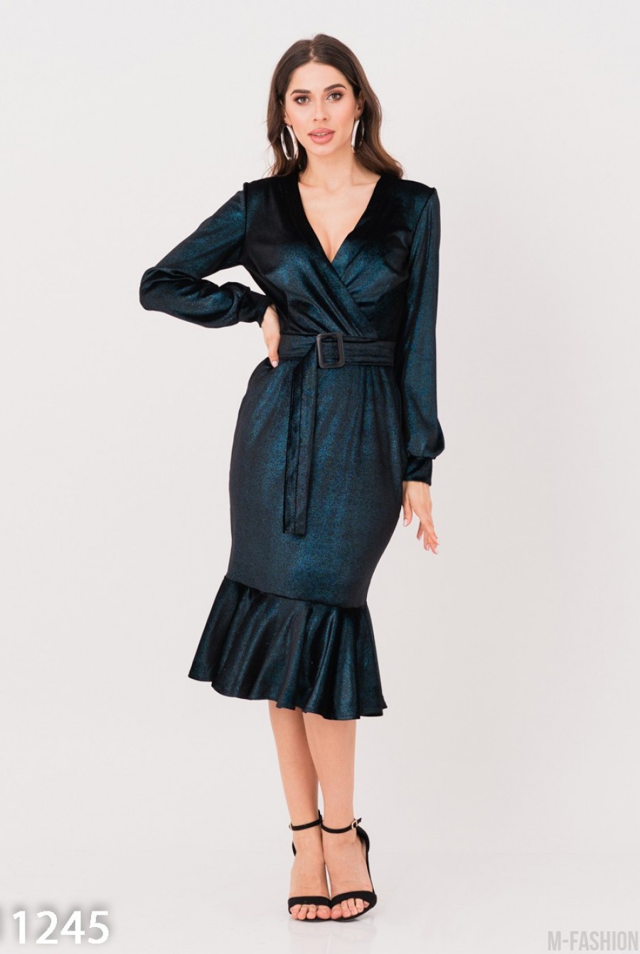 Черное велюровое платье с голубым переливом - Фото 1
