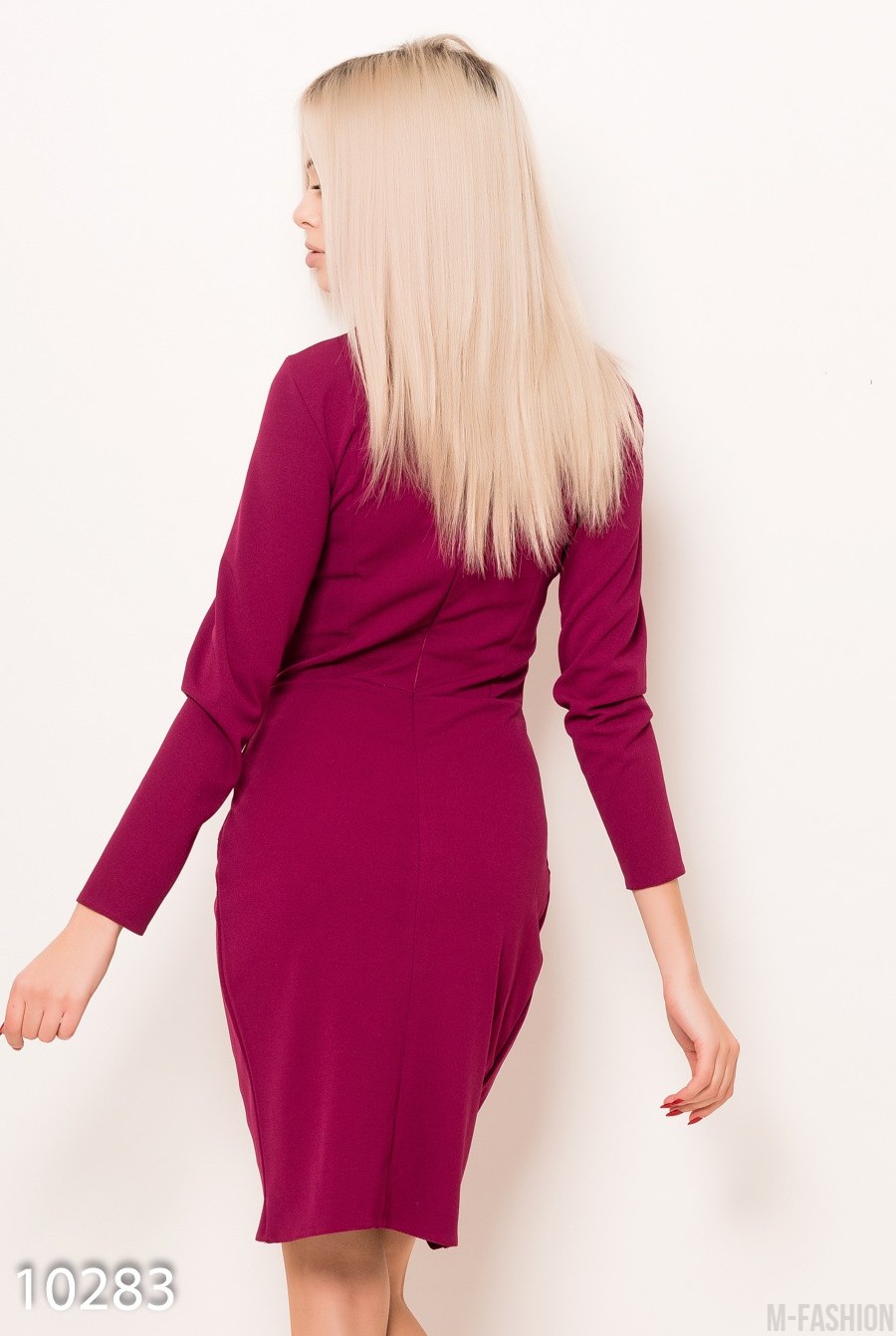 Фиолетовое платье-футляр с юбкой на запах- Фото 5
