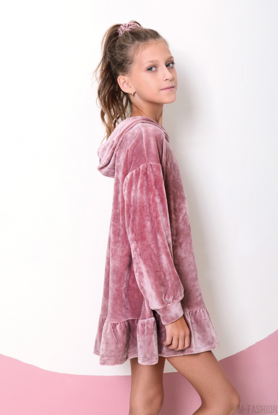 Розовое велюровое платье с капюшоном- Фото 2