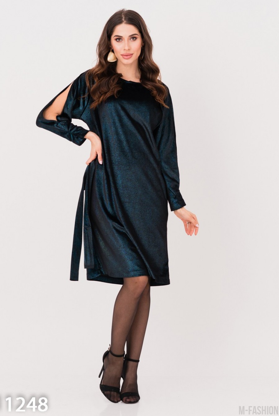 Черно-голубое нарядное платье с вырезами на рукавах - Фото 1
