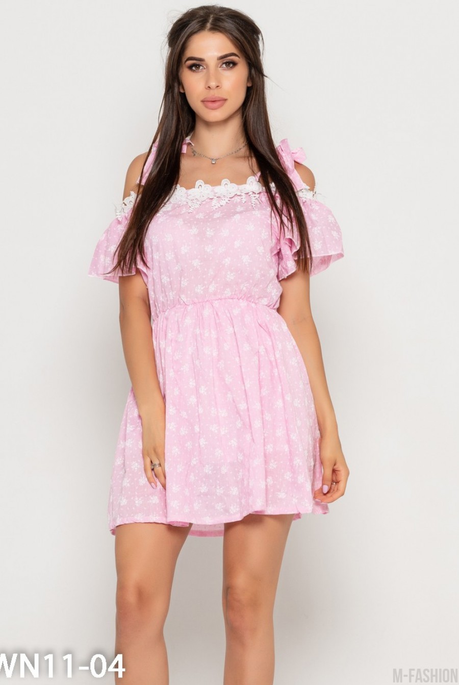 Розовое принтованное платье с открытыми плечами - Фото 1