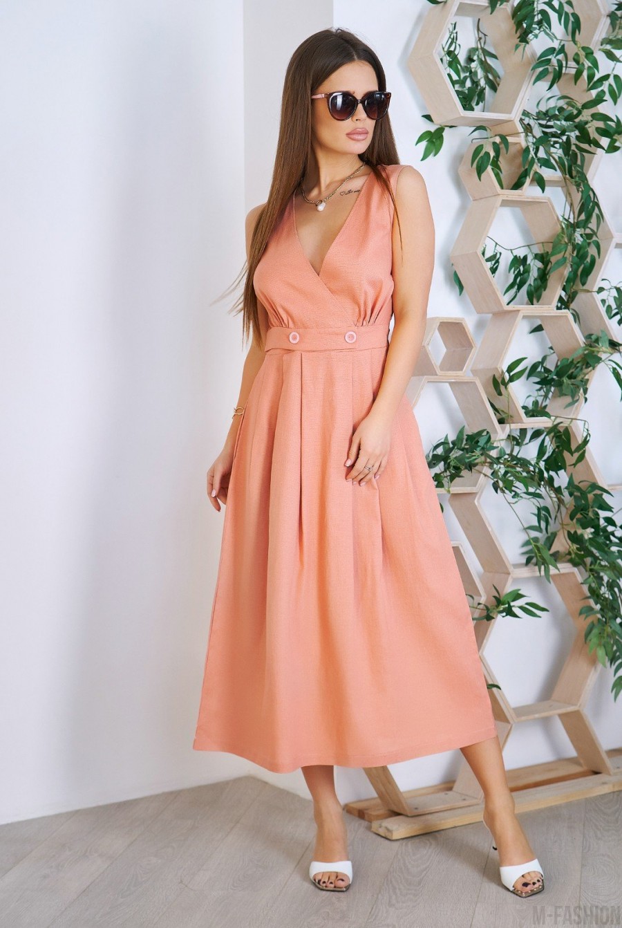 Розовое платье с декольте на запах - Фото 1