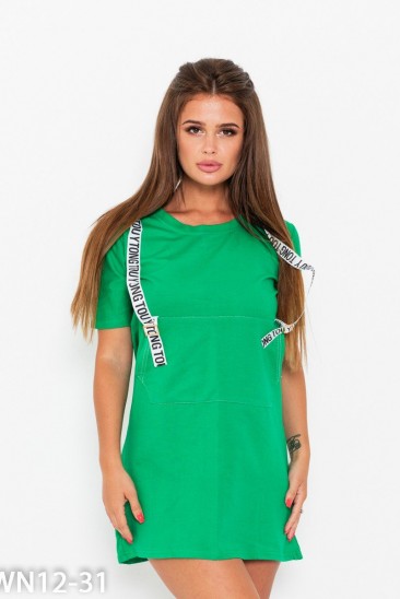 Зеленое платье с декоративными тесемками