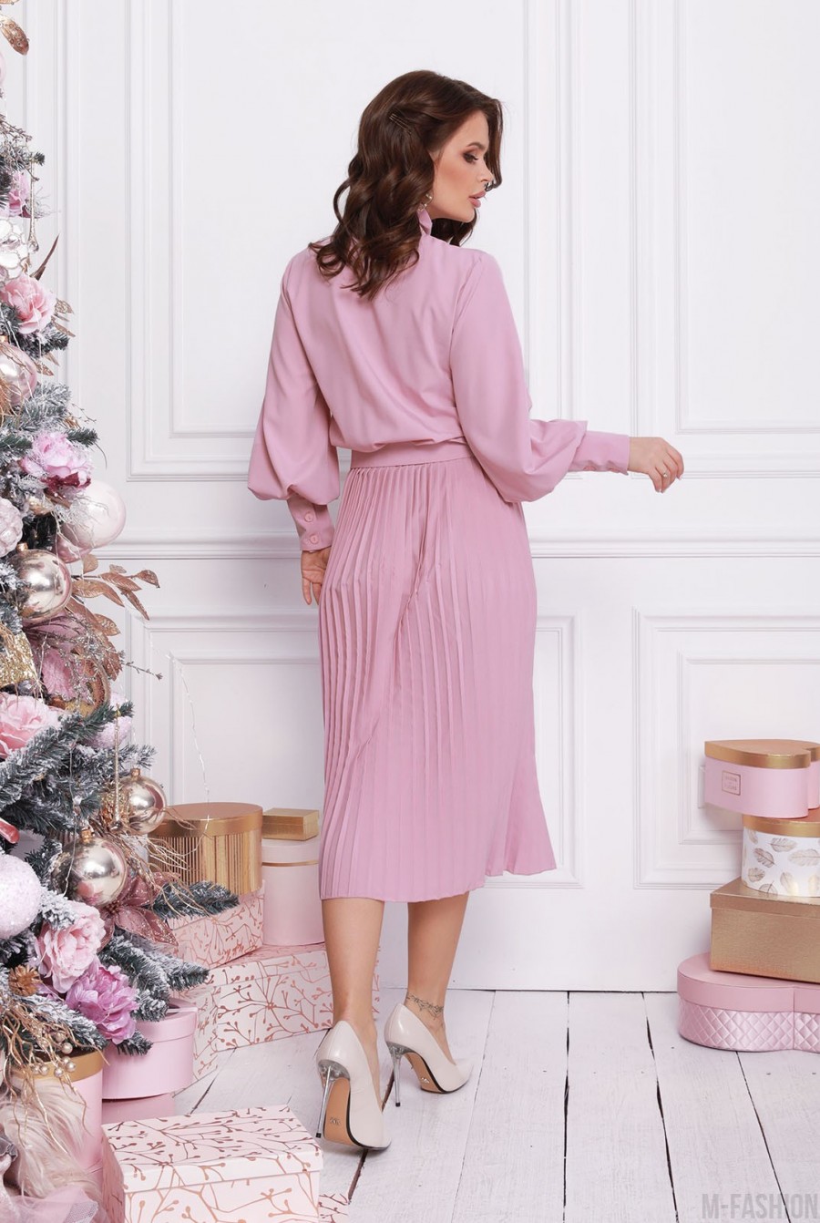 Розовое платье-рубашка с плиссированным низом- Фото 3