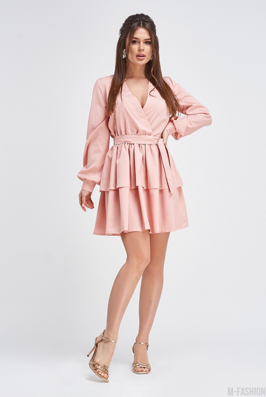 Приталенное розовое платье с нижними воланами - Фото 1