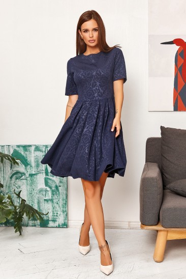 Классическое синее платье с цветочным орнаментом