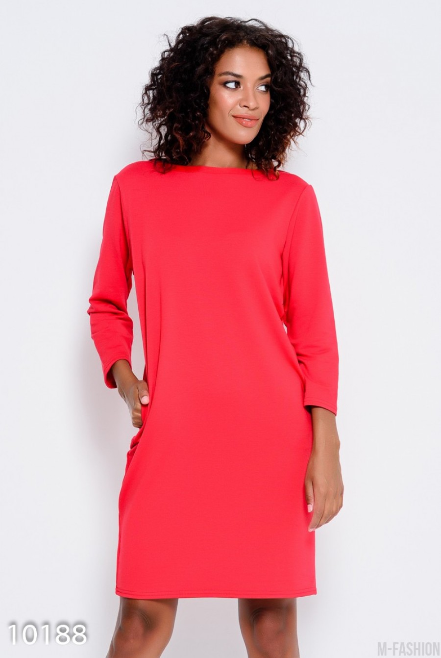 Красное трикотажное платье с длинными рукавами и карманами - Фото 1