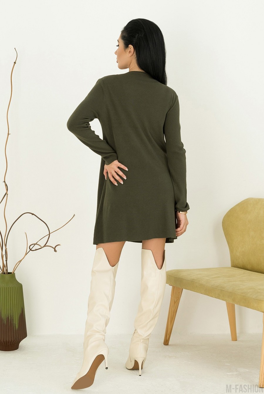Шерстяное платье цвета хаки с накладными карманами- Фото 3