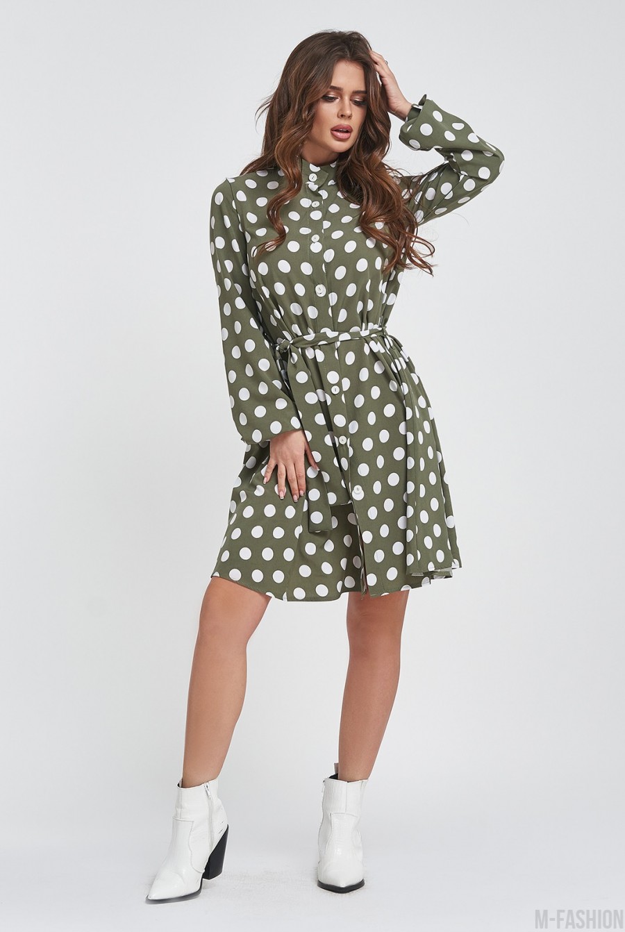 Свободное оливковое платье-рубашка с крупным горохом- Фото 3