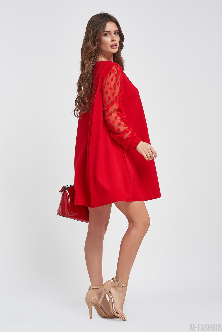 Красное платье-трапеция с сетчатыми рукавами- Фото 3