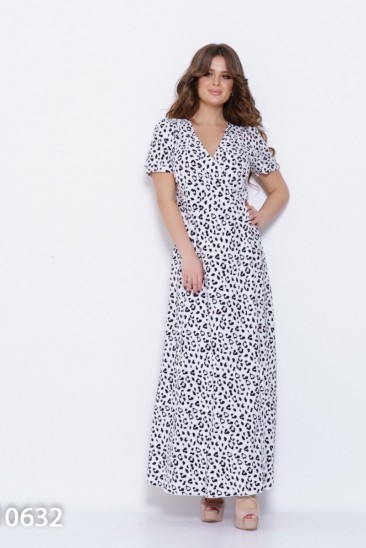 Белое с черным леопардовым принтом платье в пол
