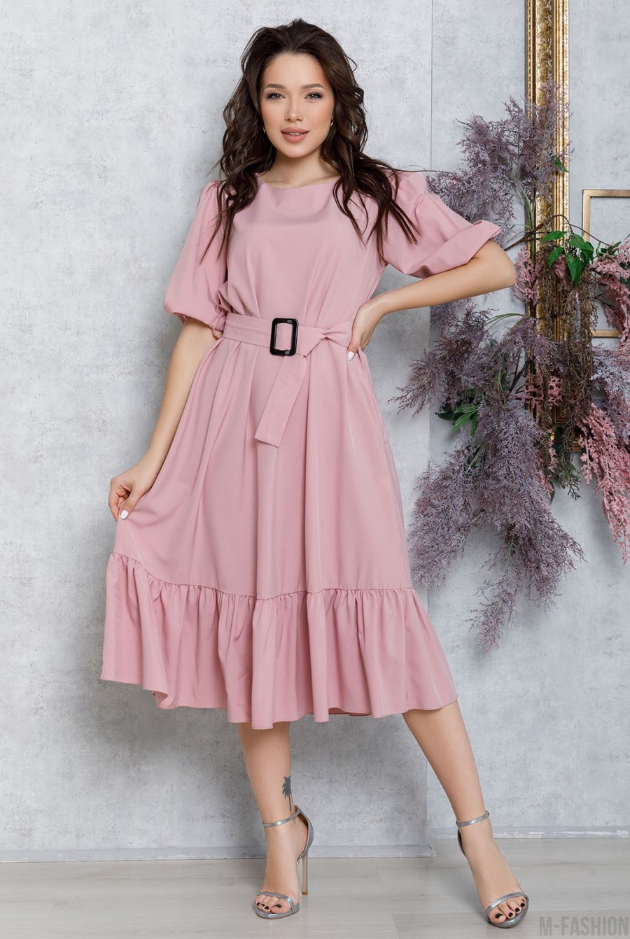 Розовое расклешенное платье с рукавами-фонариками - Фото 1