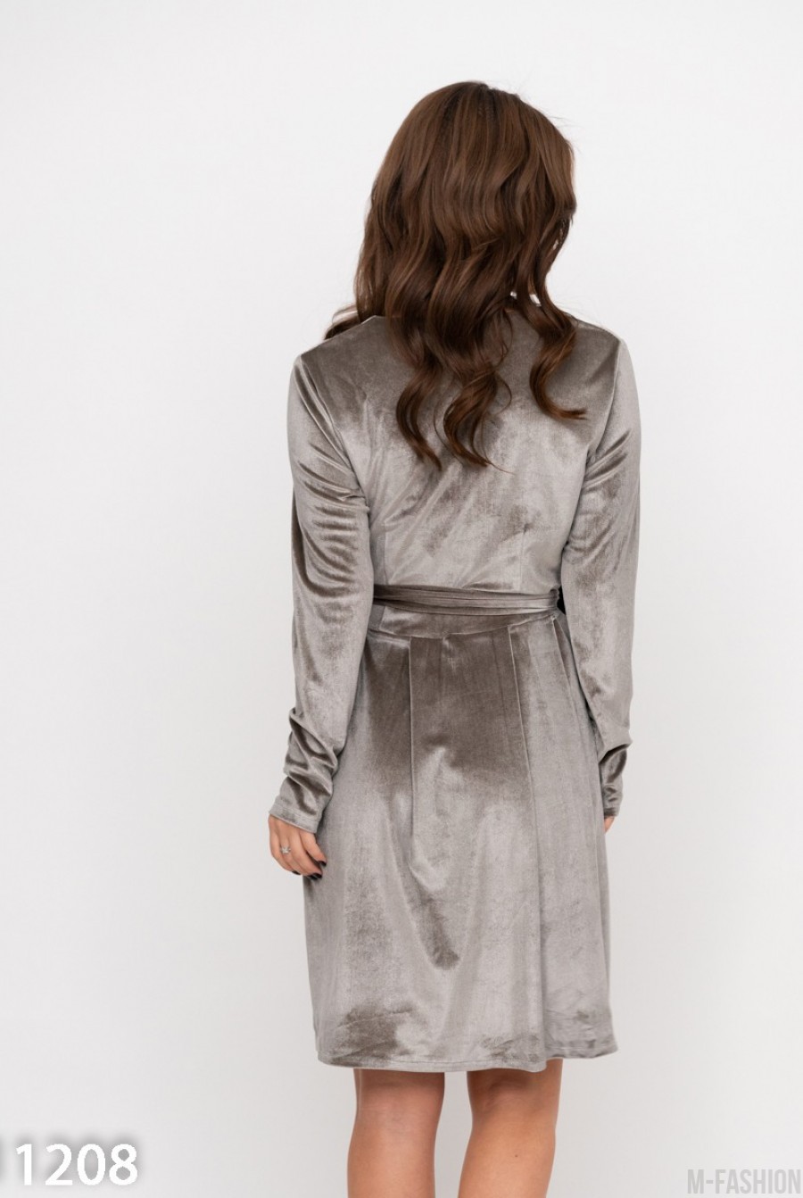 Серое велюровое платье с декольте на запах- Фото 3