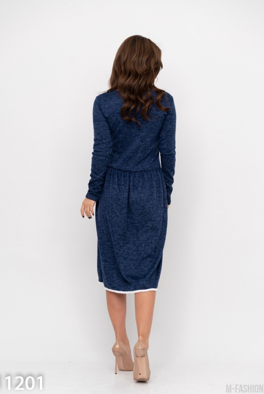 Синее ангоровое присборенное платье с объемной тесьмой- Фото 3