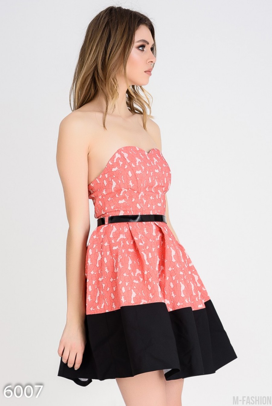 Розовое пышное платье-бюстье с пышной юбкой и черной отделкой- Фото 2