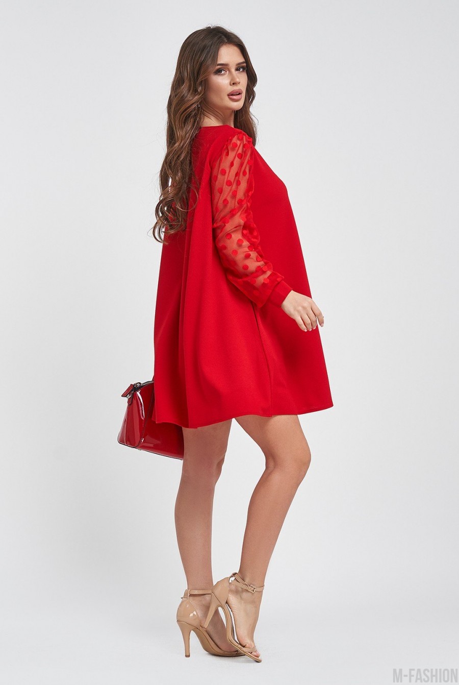 Красное платье-трапеция с сетчатыми рукавами- Фото 2