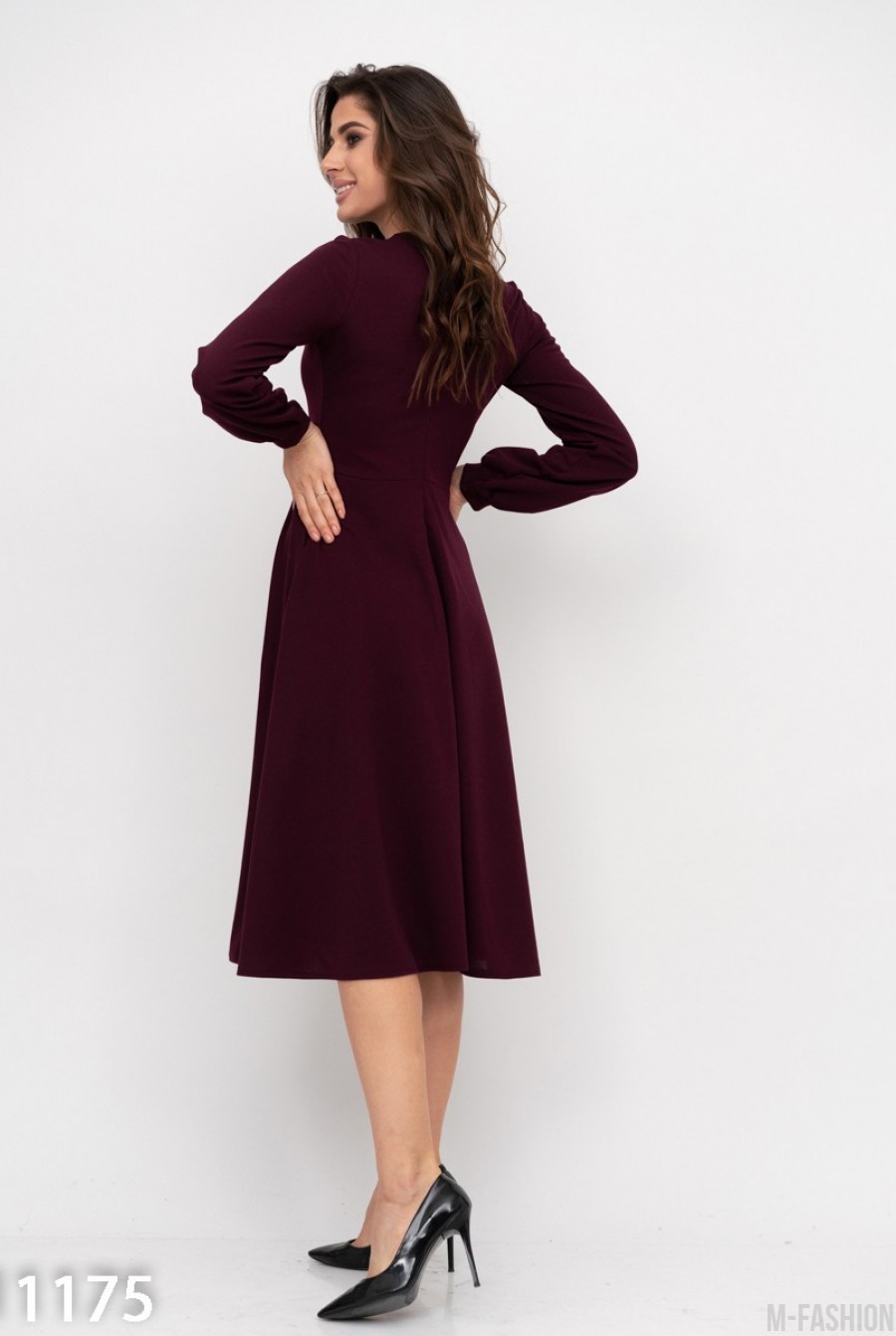 Фиолетовое приталенное платье с французским кружевом- Фото 3