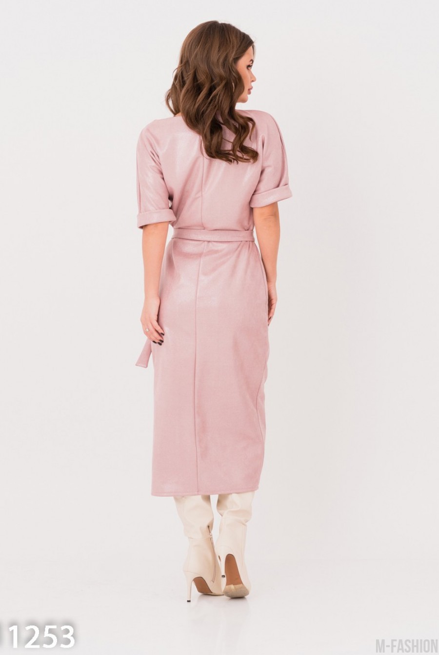 Розовое блестящее приталенное платье из эко-замши- Фото 3