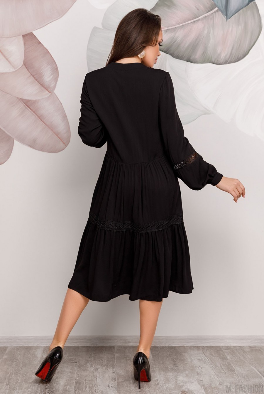 Черное платье-рубашка с кружевными вставками- Фото 3