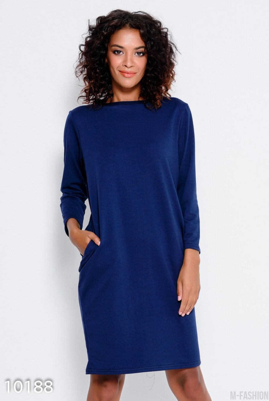 Темно-синее трикотажное платье с длинными рукавами и карманами - Фото 1