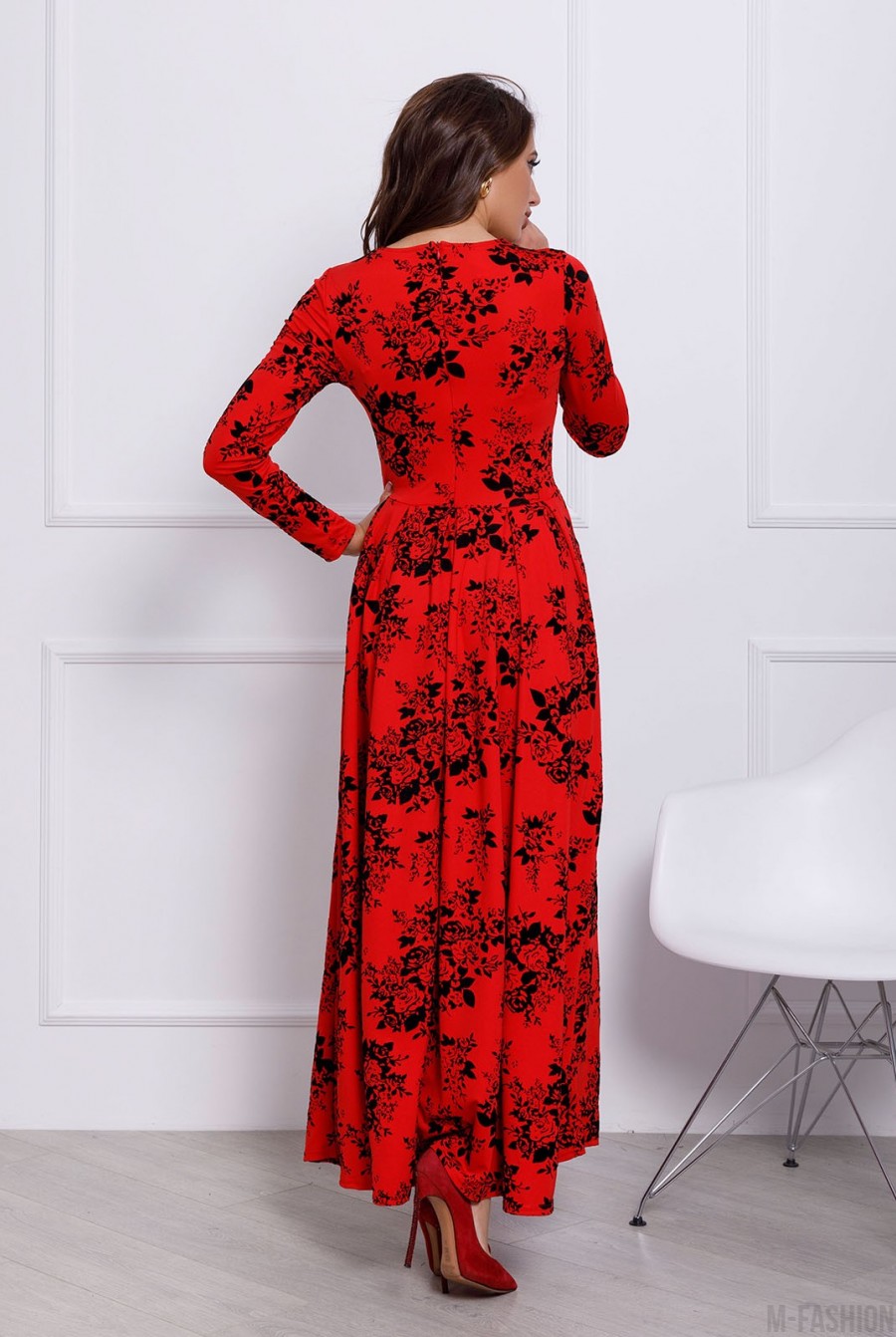 Красное длинное платье с фактурным принтом- Фото 3