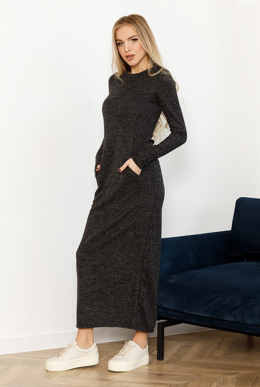 Черное фактурное платье с длиной в пол- Фото 2