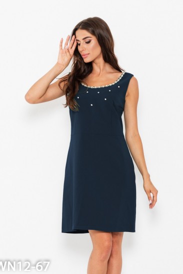 Темно-синее платье с декоративной горловиной