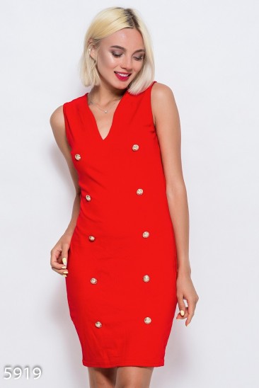 Трикотажное обтягивающее платье красного цвета с декором из пуговиц