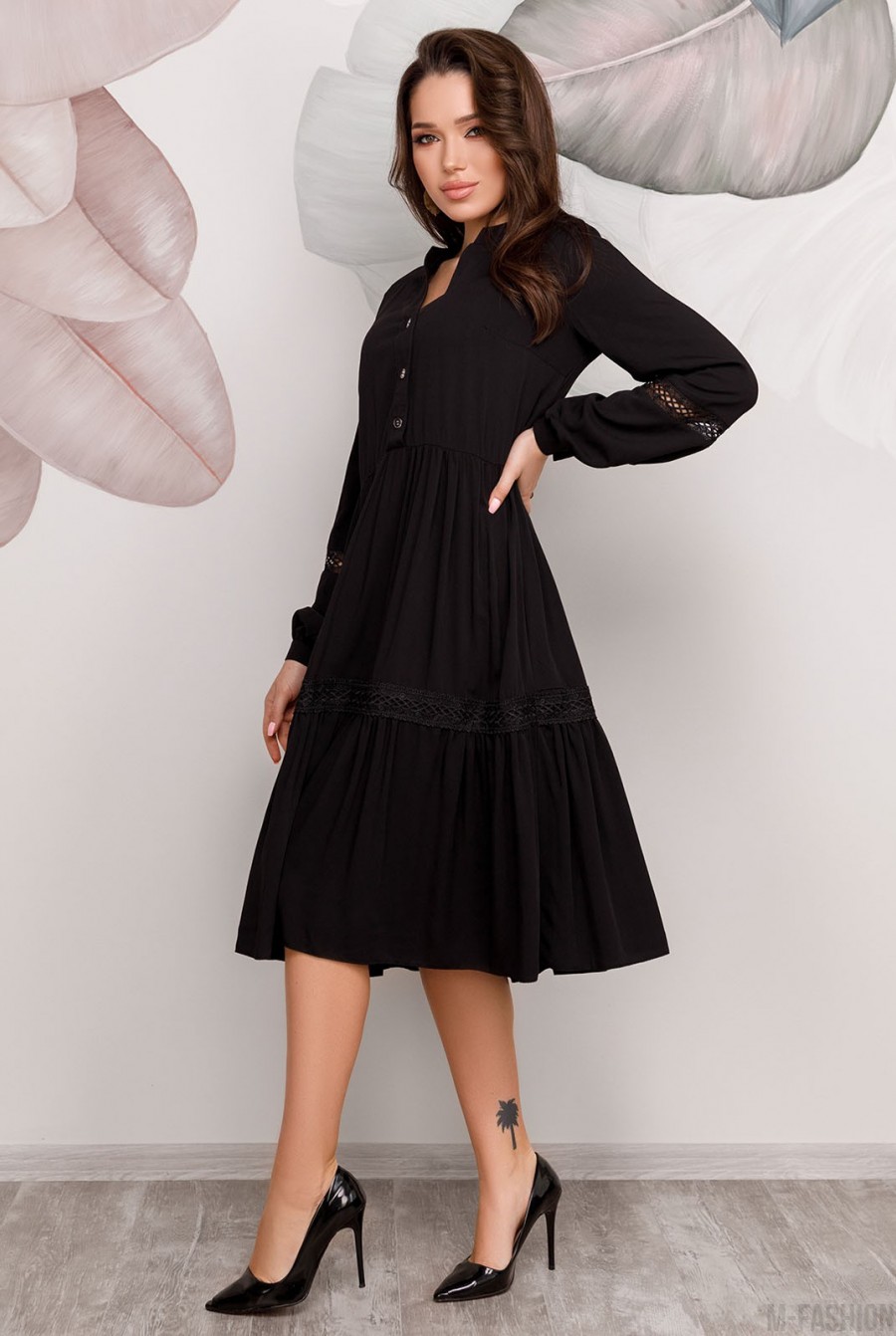 Черное платье-рубашка с кружевными вставками- Фото 2