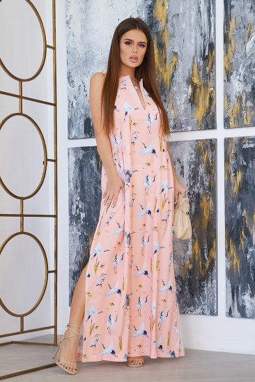 Розовое длинное платье с разрезами