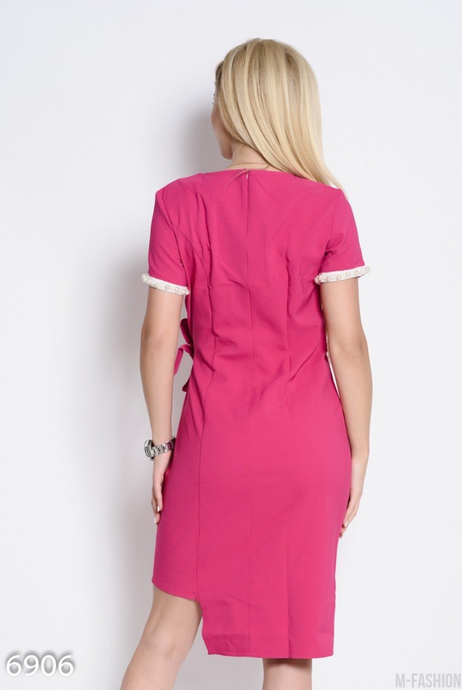 Розовое асимметричное платье с бусинами, карманом и завязкой сбоку- Фото 4