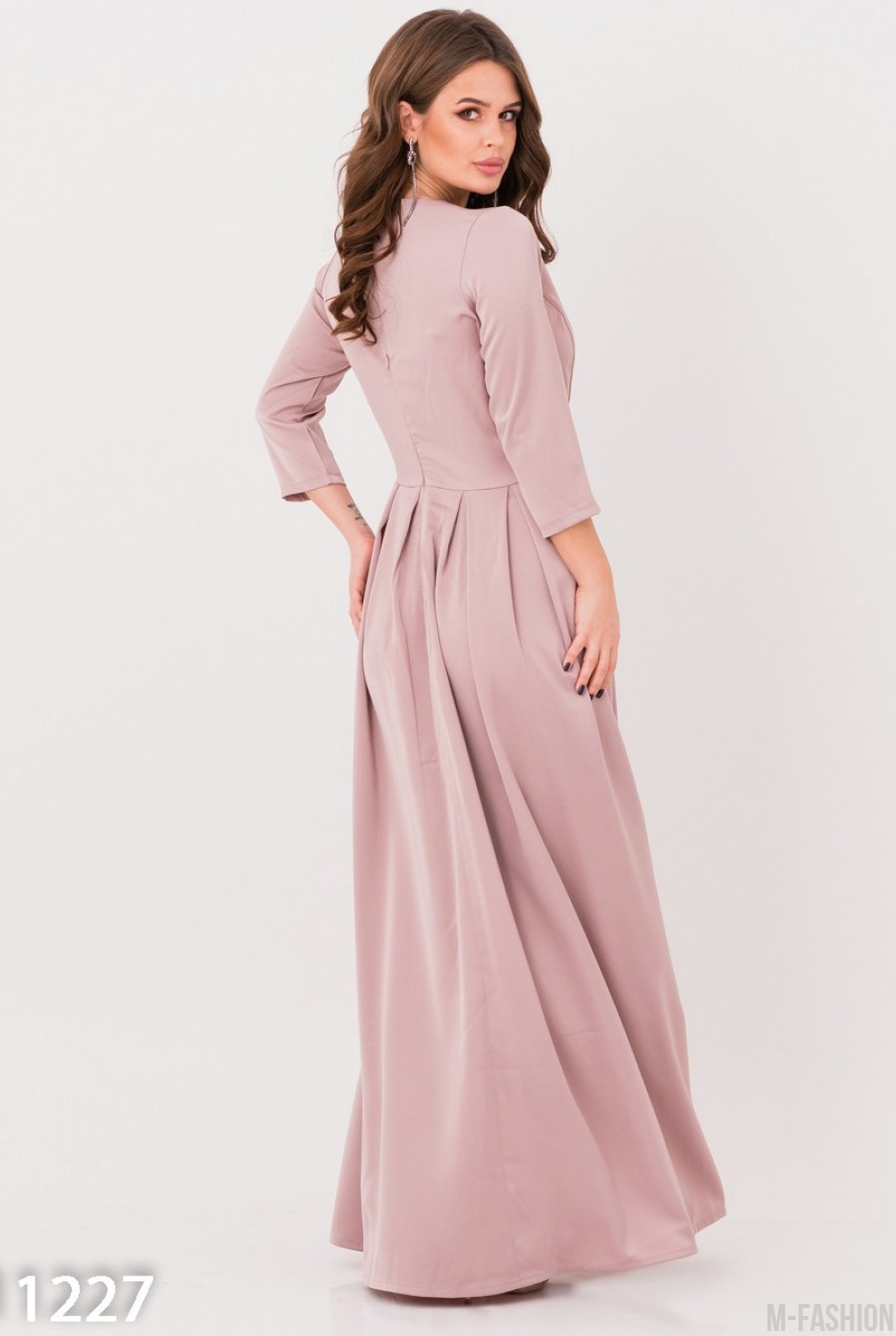 Сиреневое сатиновое длинное платье с декольте на запах- Фото 2