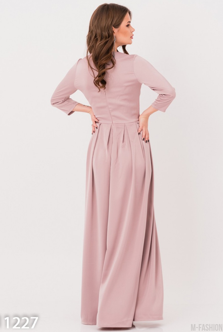 Сиреневое сатиновое длинное платье с декольте на запах- Фото 3