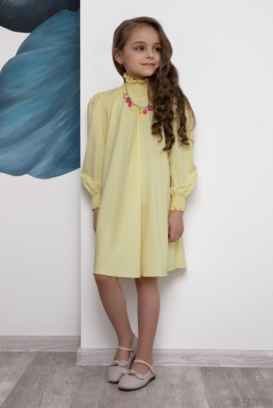 Желтое свободное платье-трапеция с жаткой - Фото 1