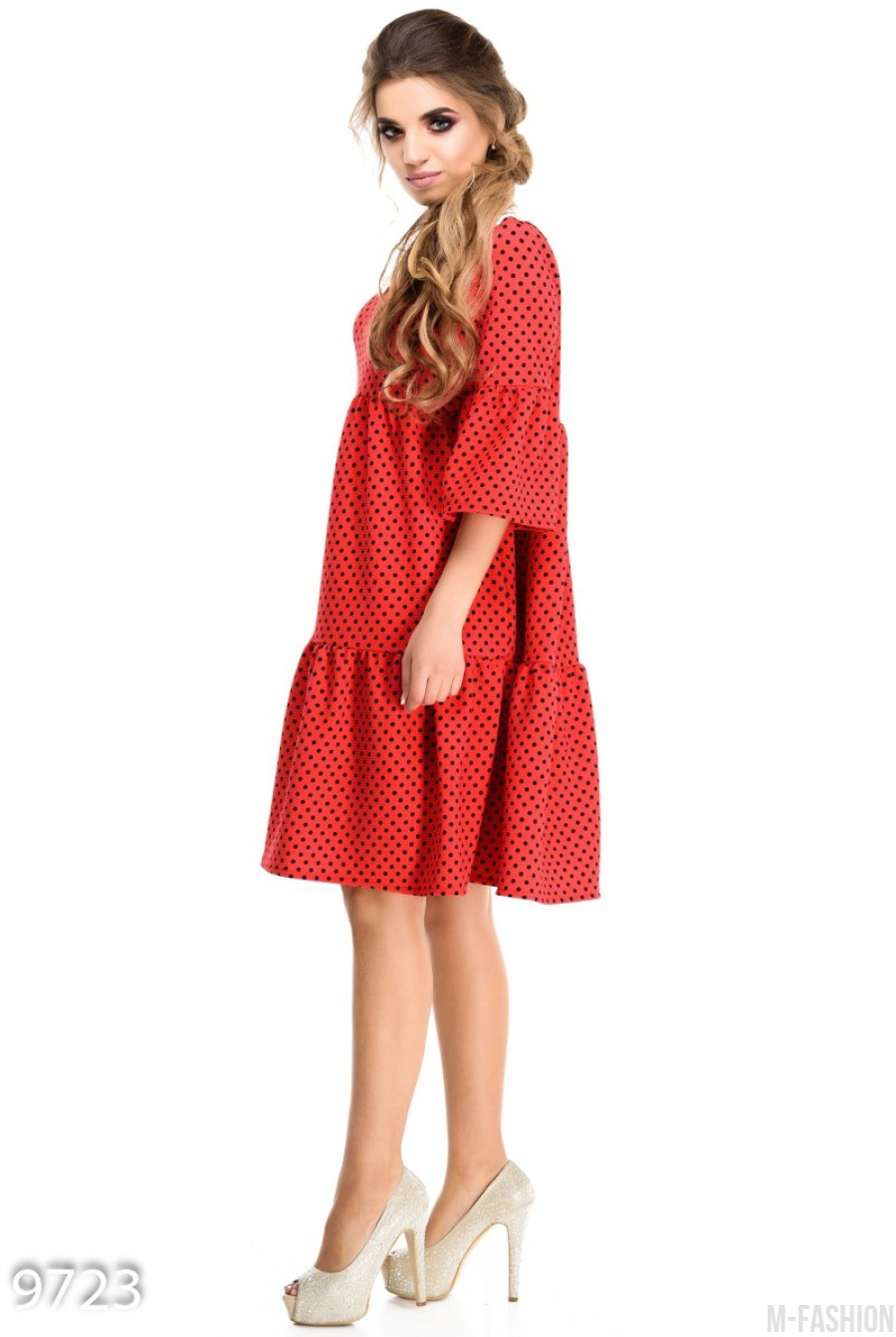 Красное свободное платье воланами в горошек с кружевным воротником- Фото 3
