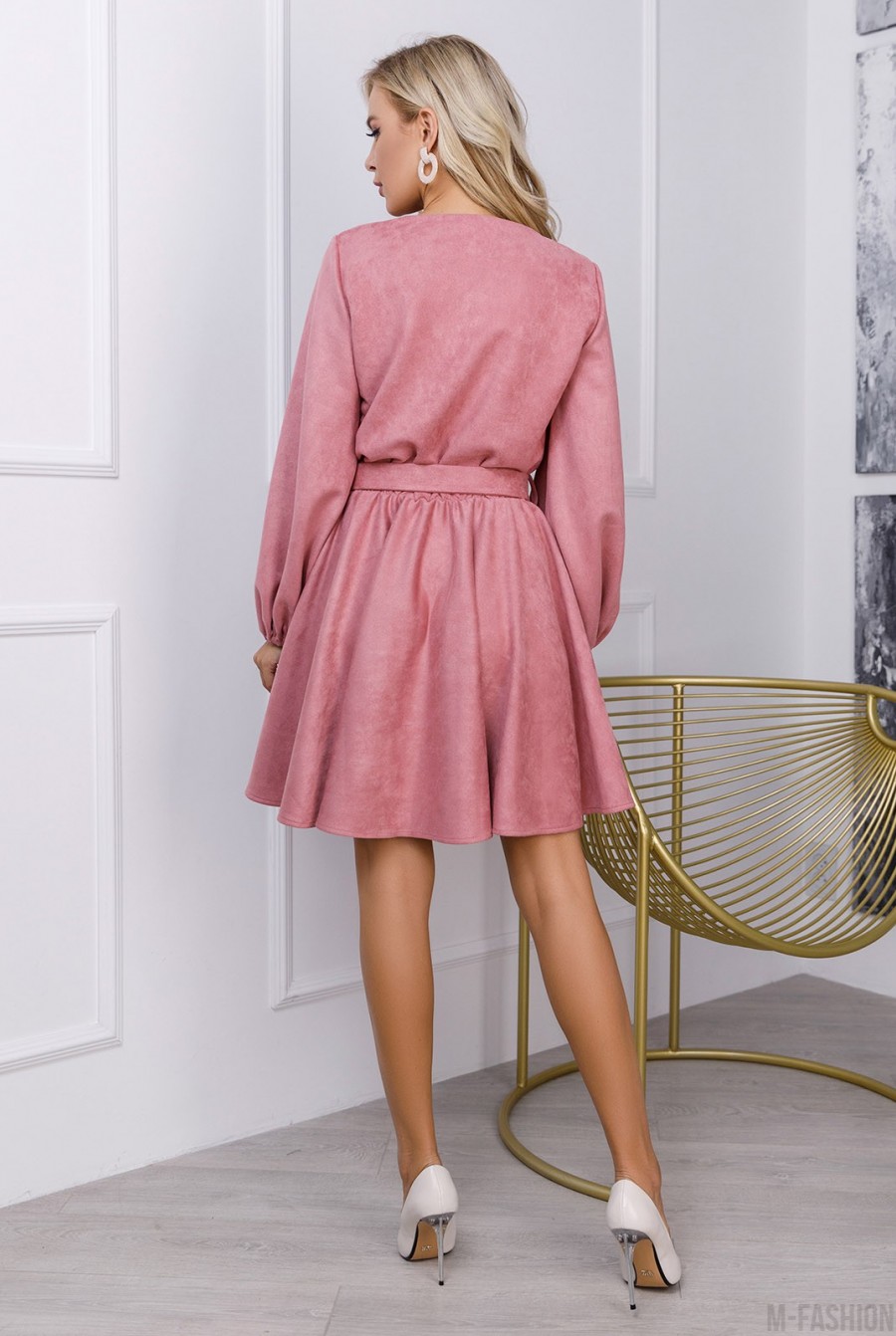 Розовое замшевое приталенное платье- Фото 3