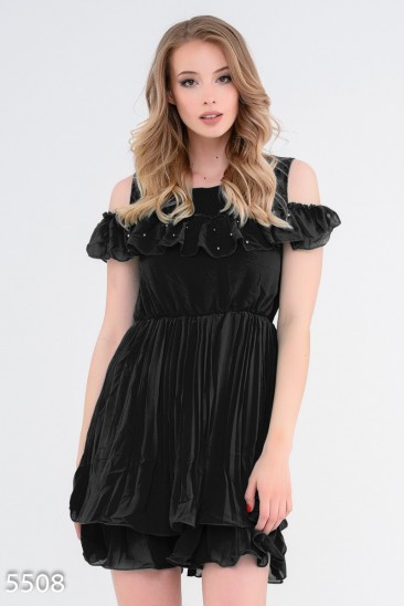 Черное приталенное многослойное платье с вырезами на плечах