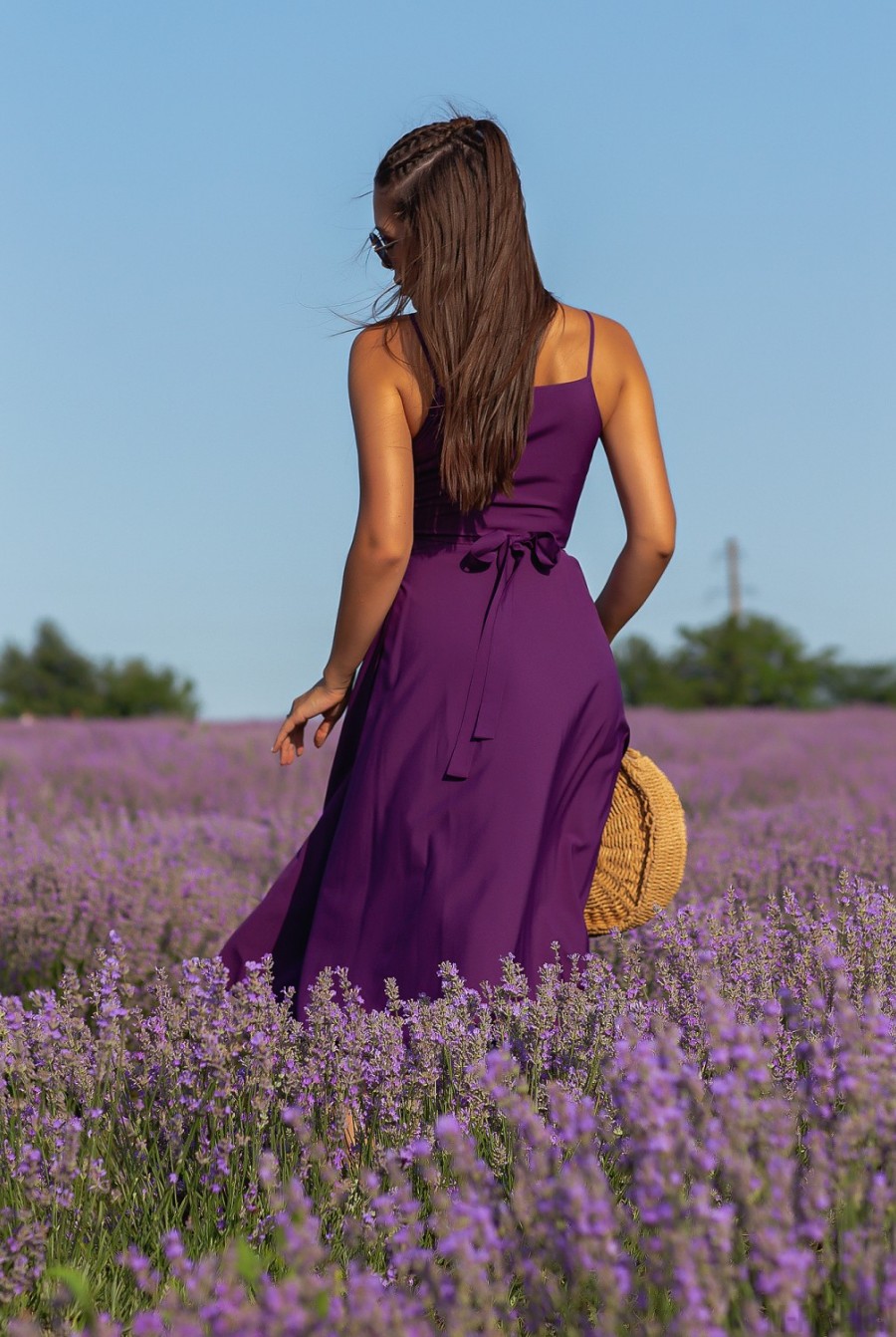 Фиолетовый сарафан на бретельках с кроем на запах- Фото 4