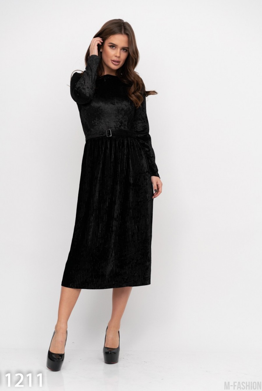 Черное велюровое платье с плиссированной юбкой - Фото 1