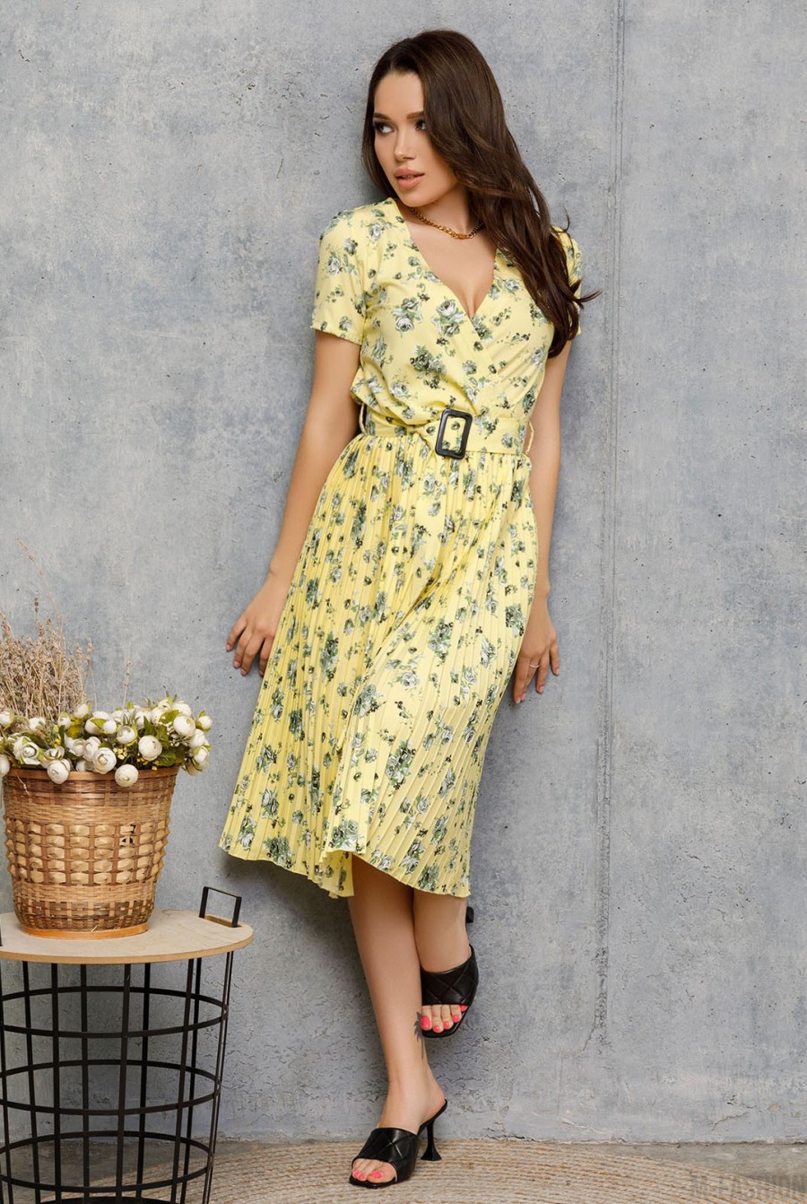 Желтое платье с плиссировкой и цветочным принтом - Фото 1