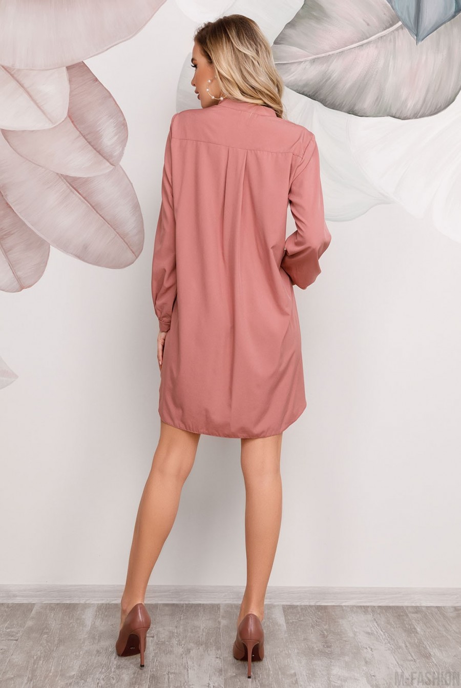 Темно-розовое свободное платье-рубашка- Фото 3