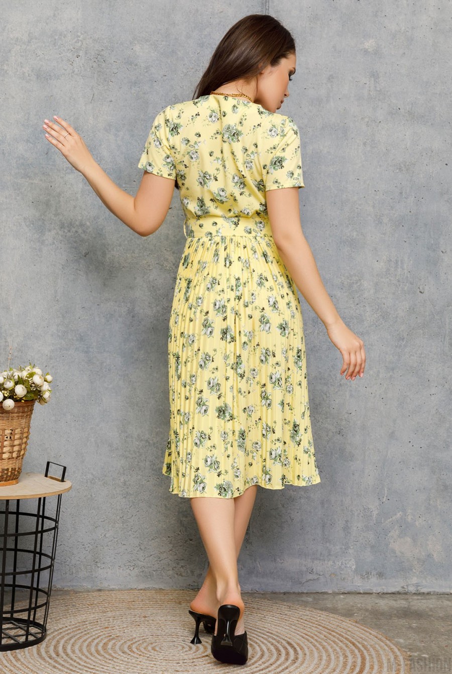 Желтое платье с плиссировкой и цветочным принтом- Фото 3