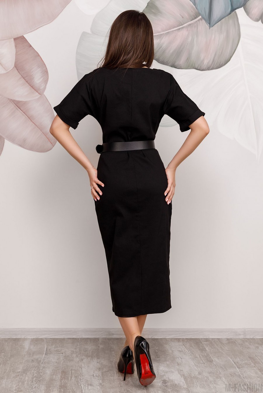 Черное коттоновое платье с подворотами на рукавах- Фото 3