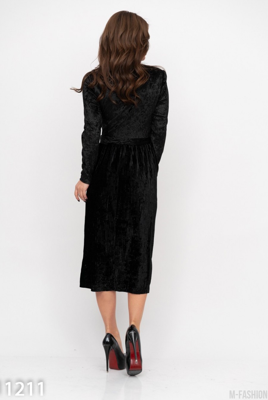 Черное велюровое платье с плиссированной юбкой- Фото 5